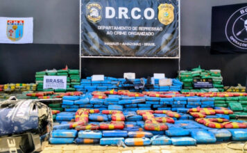 Polícia apreende 2,5 toneladas de cocaína e fuzil em operação no município de Codajás