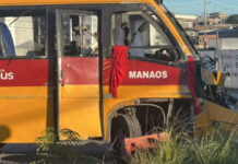 Micro-ônibus Amarelinho tomba e deixa nove passageiros feridos na zona Leste de Manaus