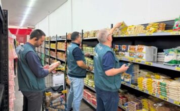 Procon retira mais de 650 produtos irregulares de supermercados em Manaus