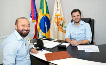 Prefeito Renato Junior anuncia que Manaus supera Rio de Janeiro e São Paulo ao registrar o melhor desempenho entre as três maiores redes municipais de ensino do Brasil