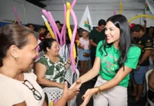 Mayra Dias abre campanha à reeleição com adesivaço e comício com Omar e Braga, em Parintins