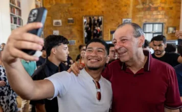 Proposta de Omar vai facilitar primeiro emprego para jovens e cursos de IA como preparação ao futuro