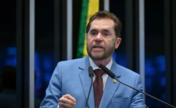 Plínio cobra votação de PEC que amplia autonomia do Banco Central e protege Pix