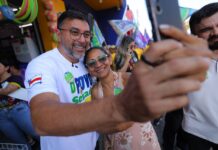 Em quarta caminhada pela zona leste, Wilson Lima recebe carinho de moradores e comerciantes no Fuxico