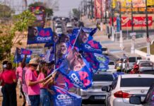 Apoiadores de Roberto Cidade promovem bandeiraço pelas principais ruas de Manaus na manhã deste sábado (19)