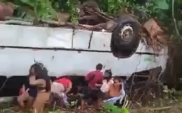 Ônibus perde o controle e cai na “Ladeira da Vovó” na BR-174