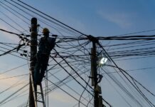 MP-AM questiona Âmbar Energia sobre regularidade no processo de substituição da fiação pública em Manaus