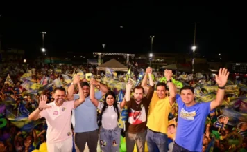 Plínio Valério reúne multidão de apoiadores em grande comício em Tefé