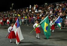 Escolas de Parintins celebram o civismo na abertura das apresentações da Semana da Pátria