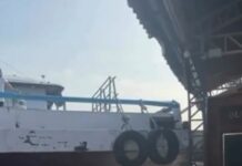 VÍDEO: Embarcação não consegue parar e bate na estrutura do Porto de Jutaí, no interior do AM
