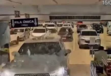 VÍDEO: Carro invade drogaria no Supermercado Nova Era na Coronel Teixeira
