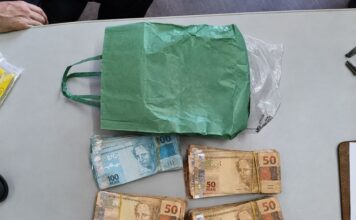 PF apreende R$ 27 mil e material de campanha durante fiscalização em aeronave com destino à Borba
