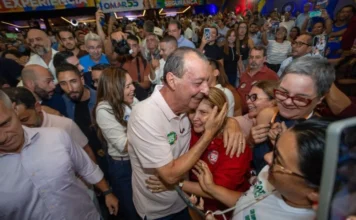 Omar firma compromisso de apoiar mães atípicas e ampliar políticas de proteção às mulheres no Amazonas